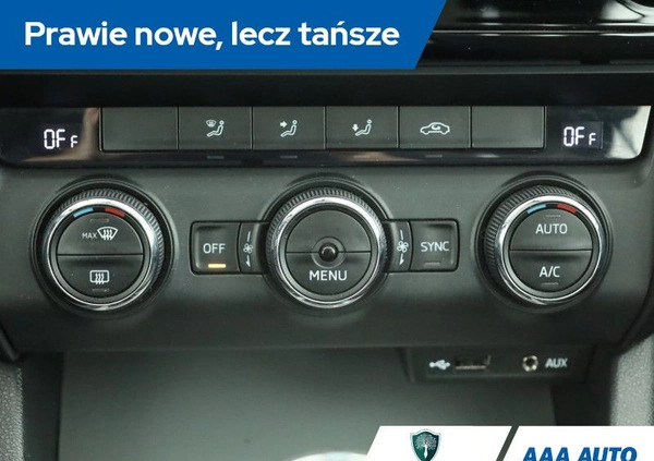 Skoda Octavia cena 28000 przebieg: 270718, rok produkcji 2015 z Pińczów małe 211